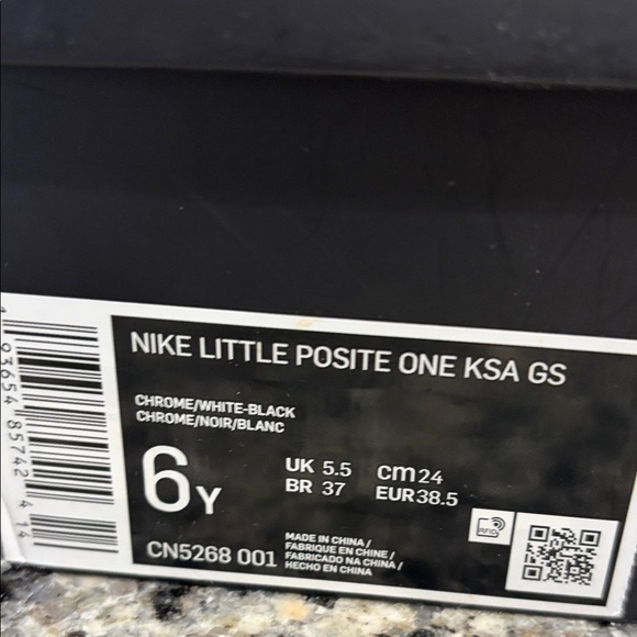Nike Kids Sneakers Black Silver - Picture 2 of 13
